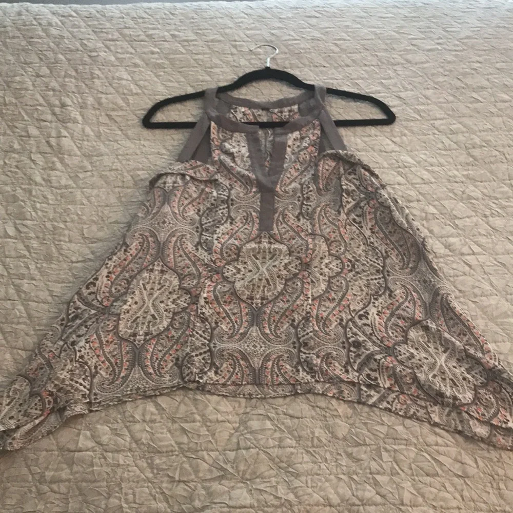 New BCBG Maxazria Grey and Light Pink Top - light and airy, perfect for Summer - Picture 2 of 6